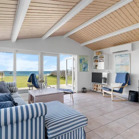 Dimo - 20m From The Sea By Interhome