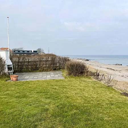 Dimo - 20m From The Sea By Interhome