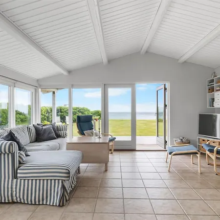 Vakantiehuis Dimo - 20m From The Sea By Interhome