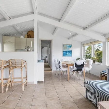 Vakantiehuis Dimo - 20m From The Sea By Interhome